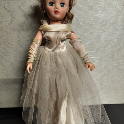 VINTAGE BEAUTIFUL OPEN SHUT EYES DOLL 18"