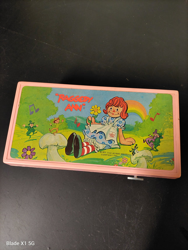 Raggedy Ann Bobbs Merrill Company Wind up Musical Playing Jewelry Box 1971